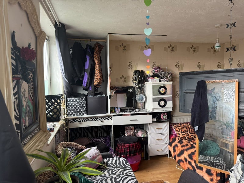 Room Ernest Barker Close in Bristol