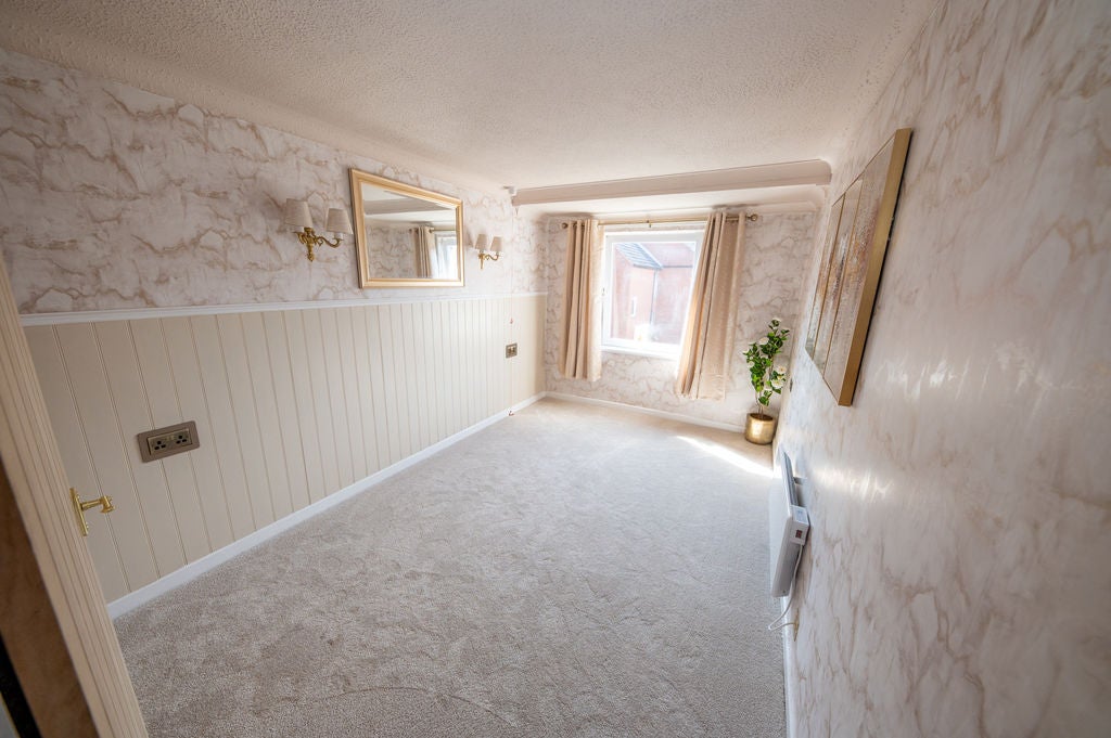 Flat Hulbert Road in Waterlooville