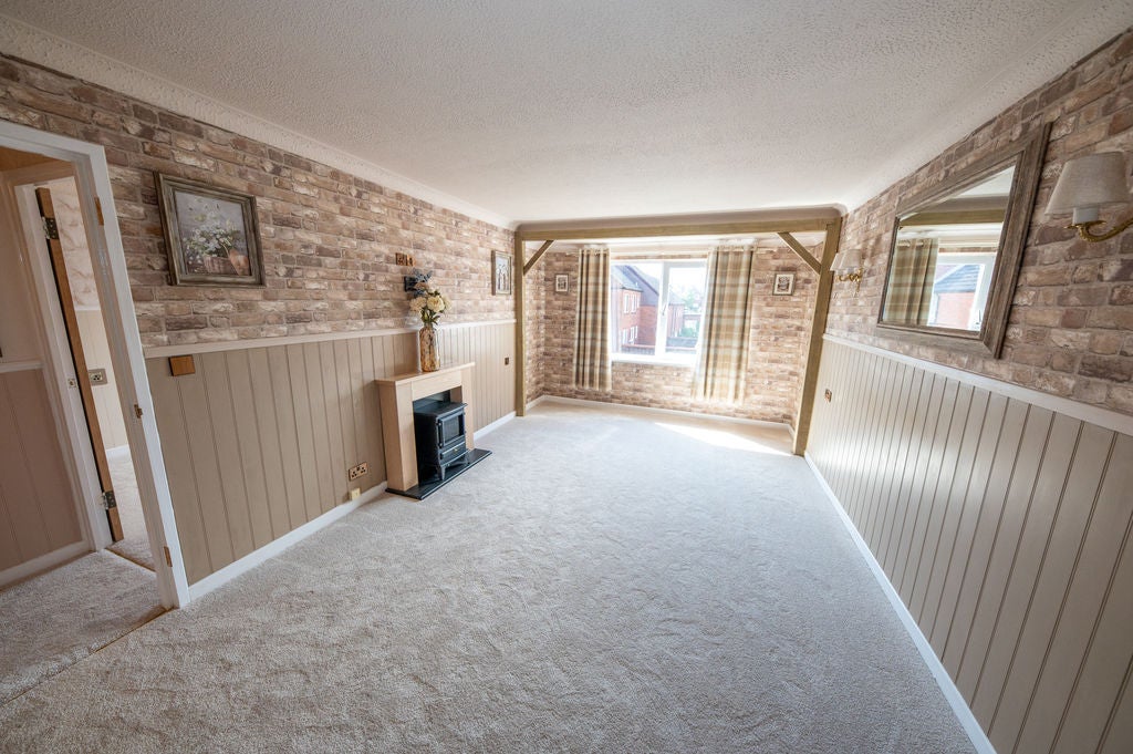 Flat Hulbert Road in Waterlooville