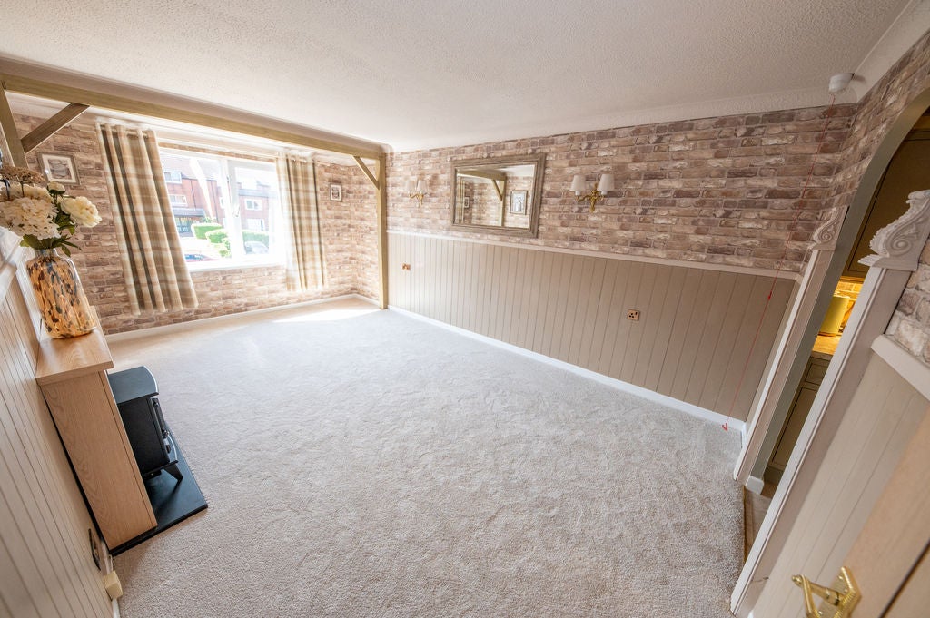 Flat Hulbert Road in Waterlooville
