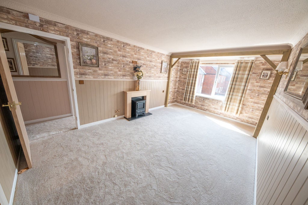 Flat Hulbert Road in Waterlooville