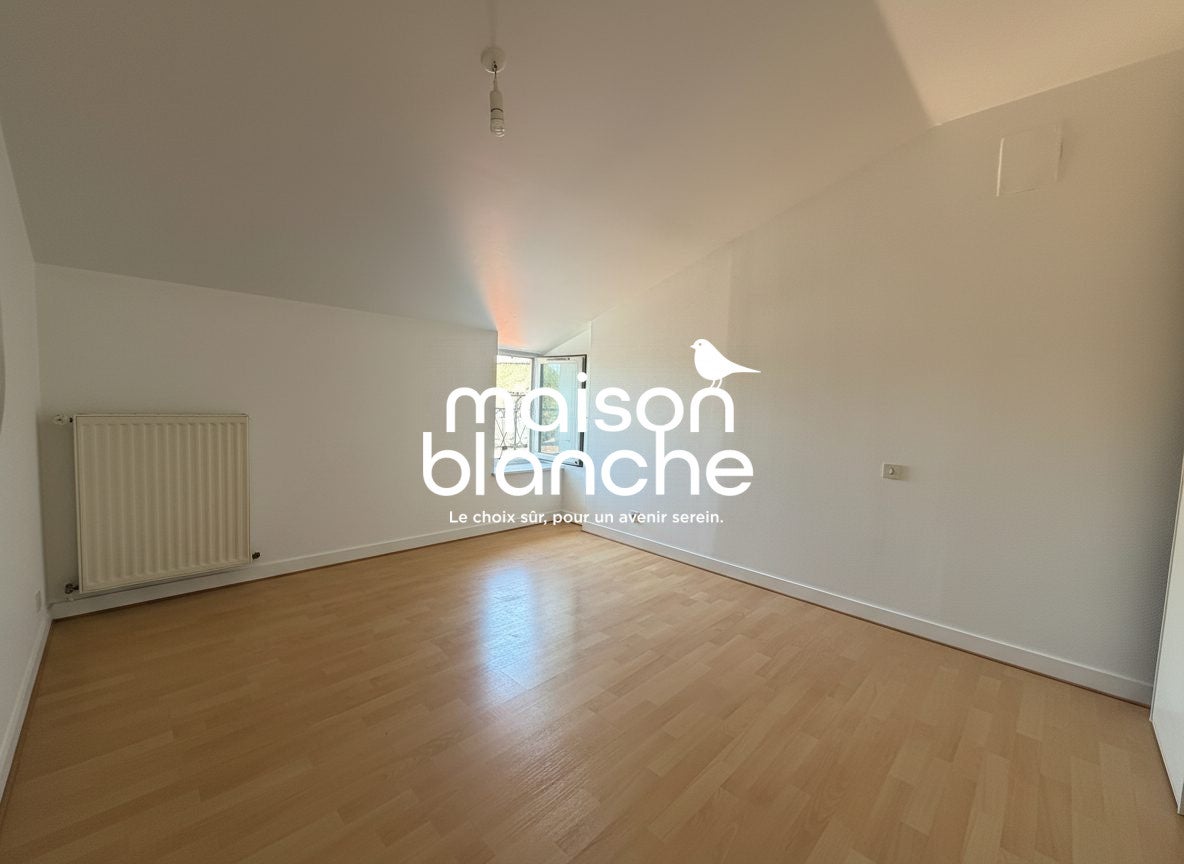 Flat Rue Georges Clemenceau in Saint-Maixent-l'École