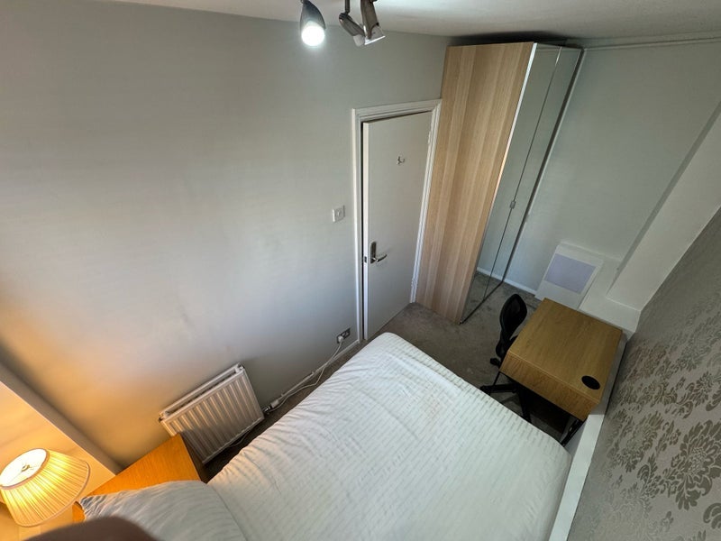 Room Carlton Drive in Greater London