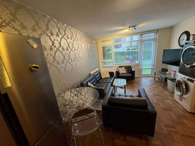 Room Carlton Drive in Greater London