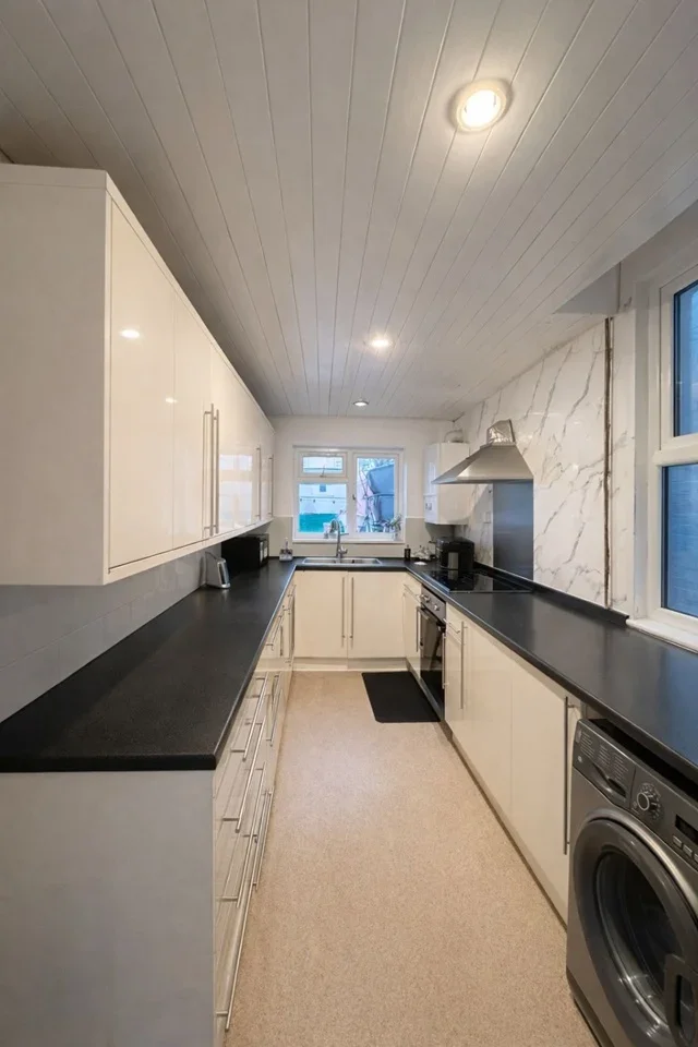 Room St Albans Road in Watford