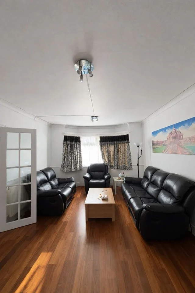Room St Albans Road in Watford