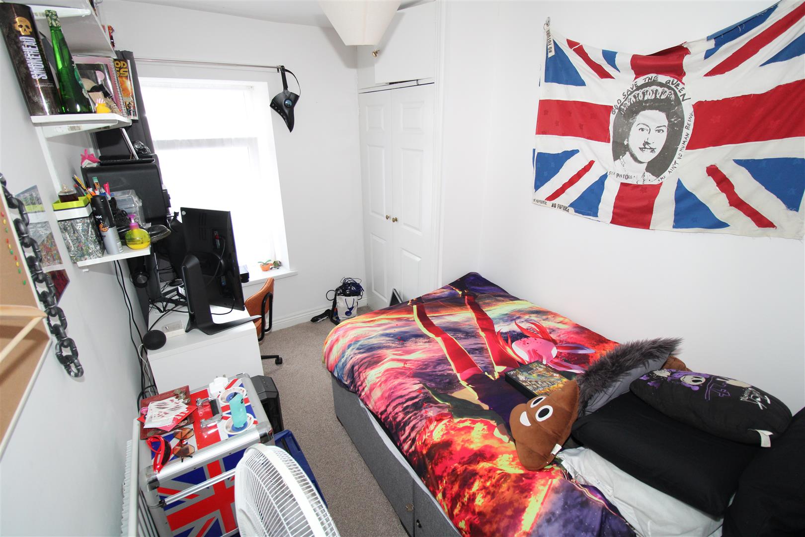 Flat Collins Terrace in Pontypridd