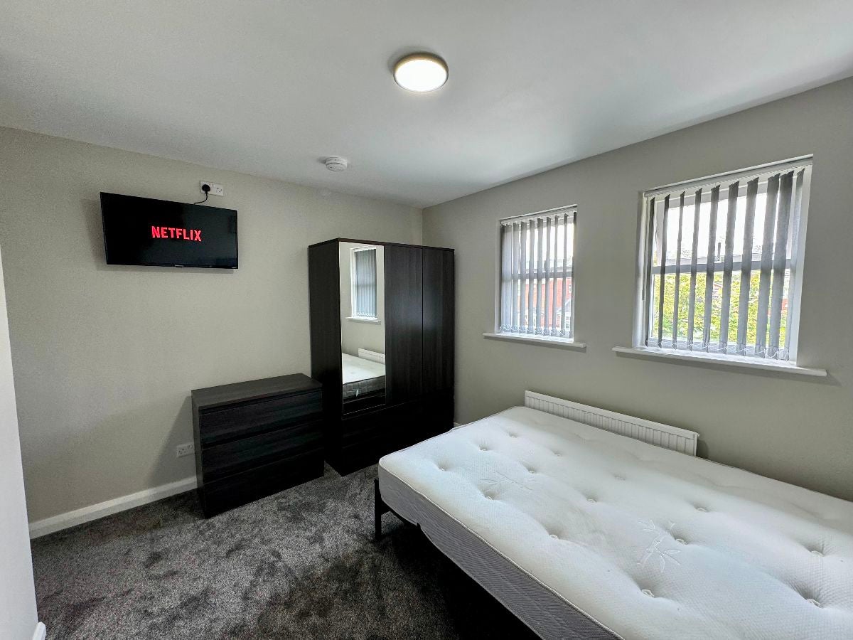 Room Honeywood in Newcastle-under-Lyme