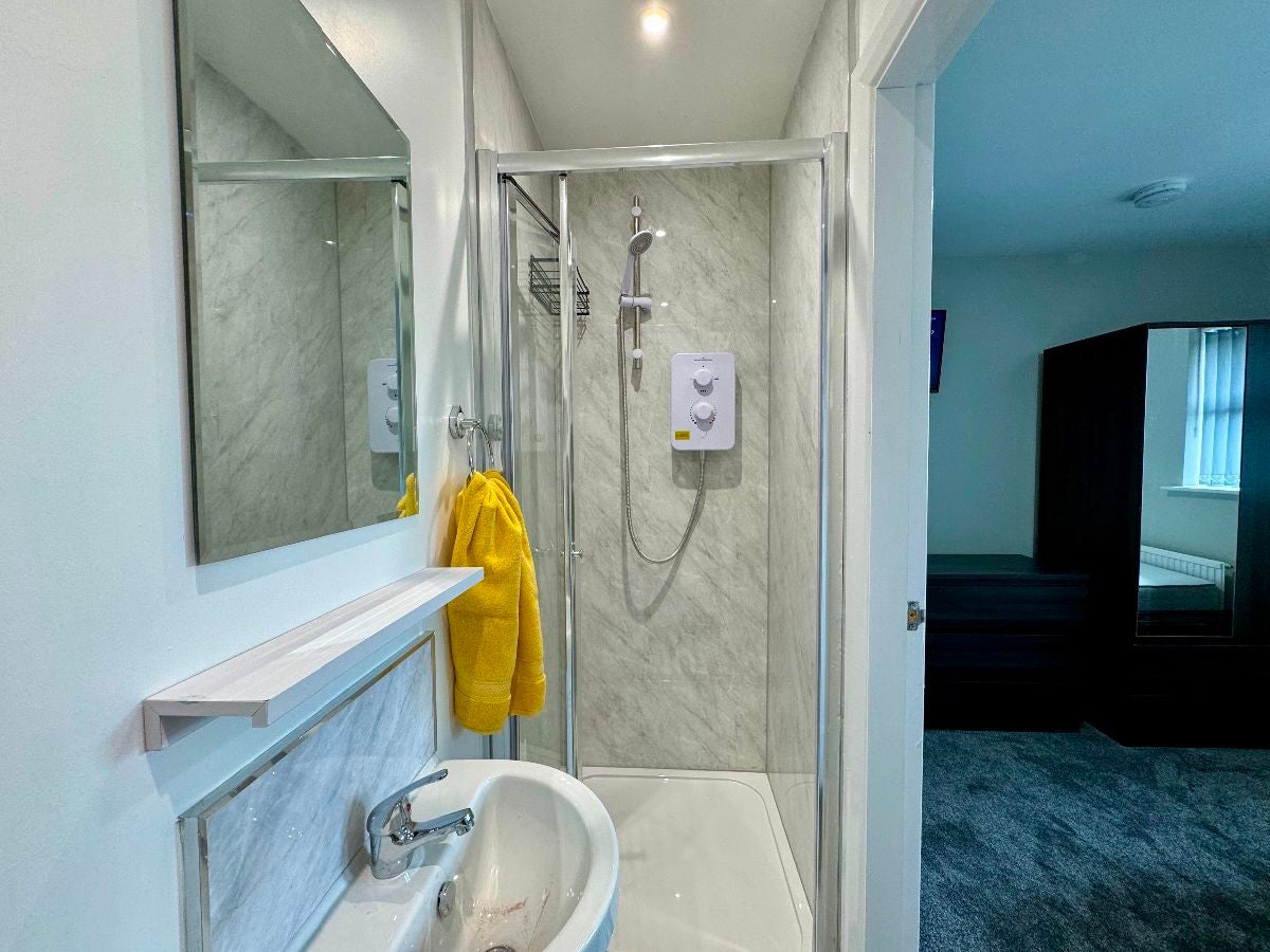 Room Honeywood in Newcastle-under-Lyme