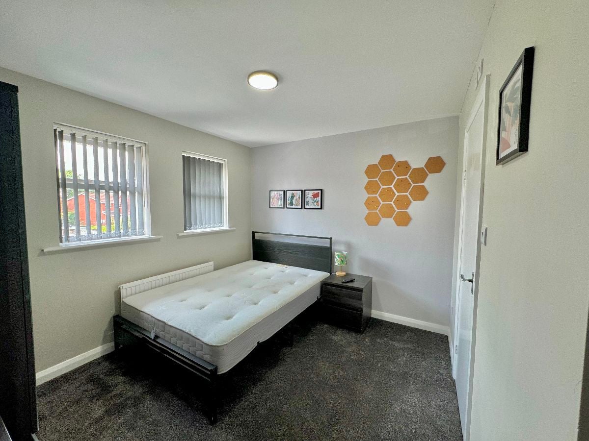 Room Honeywood in Newcastle-under-Lyme