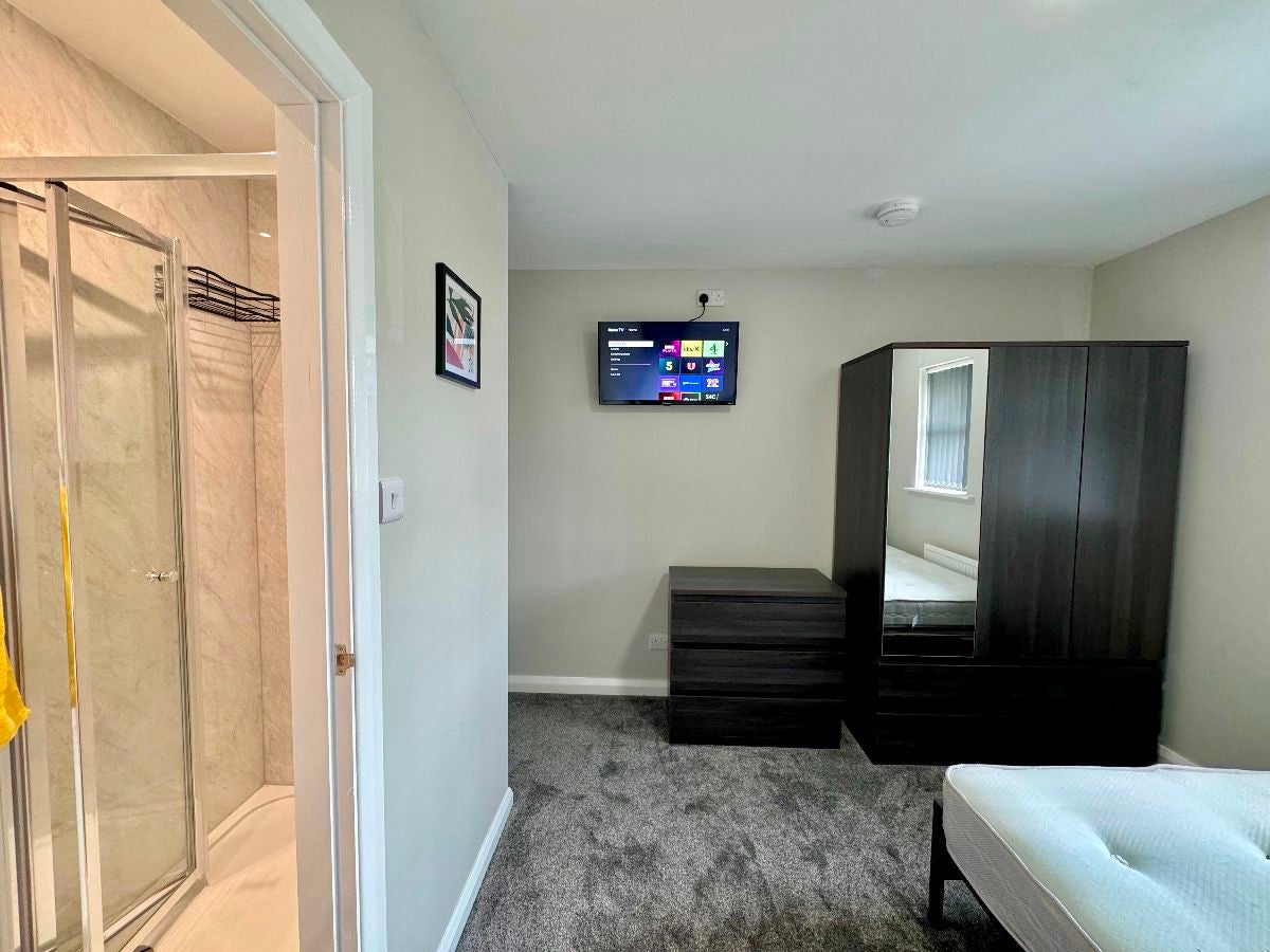 Room Honeywood in Newcastle-under-Lyme