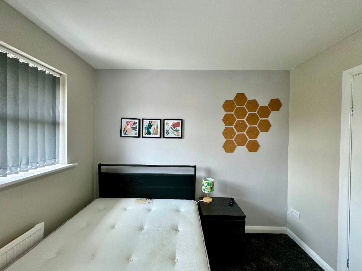 Room Honeywood in Newcastle-under-Lyme