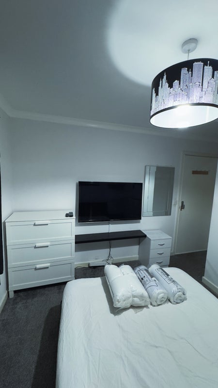 Room Clarence Grove Road in Weston-super-Mare
