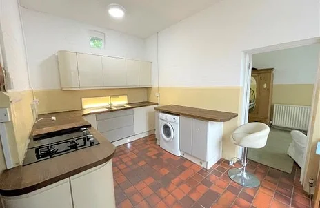 Flat Ramsdell Road in Elvetham Heath