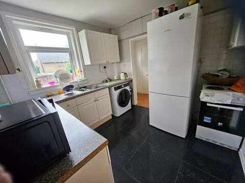 Room Broomhouse Crescent in City of Edinburgh