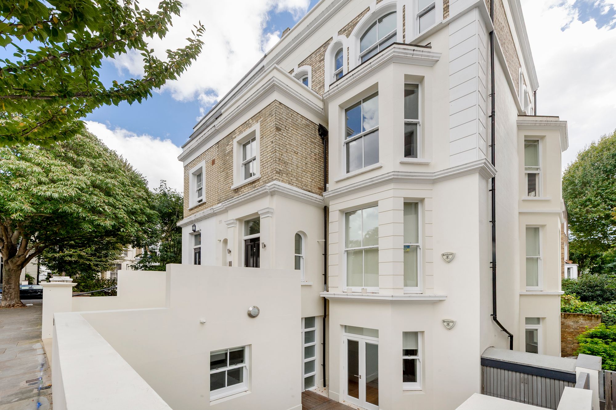 Flat Fellows Road in Greater London