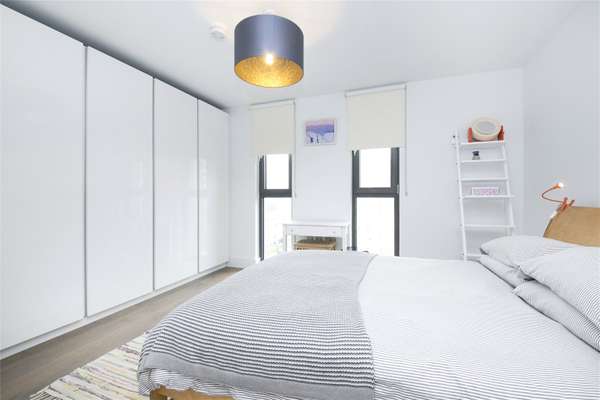 Flat Chatham Place in Greater London