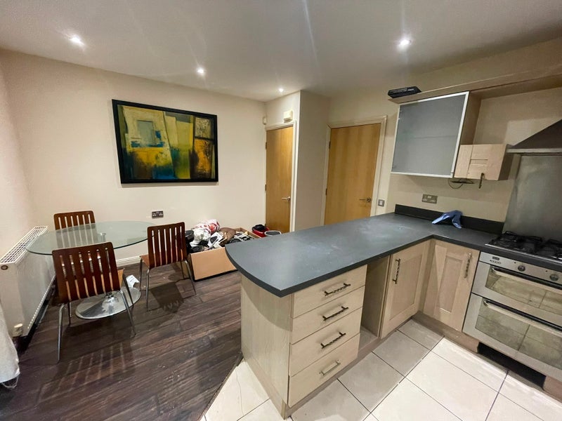 Room Watkin Road in Leicester