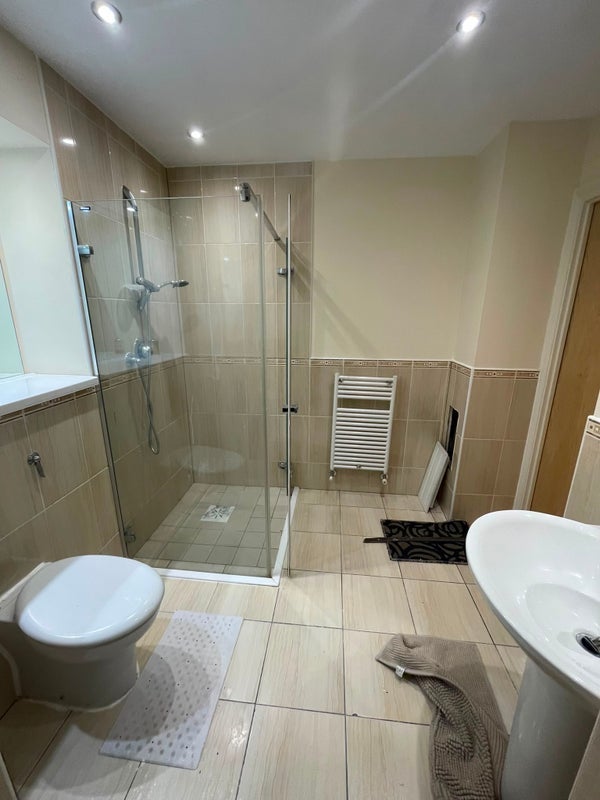 Room Watkin Road in Leicester