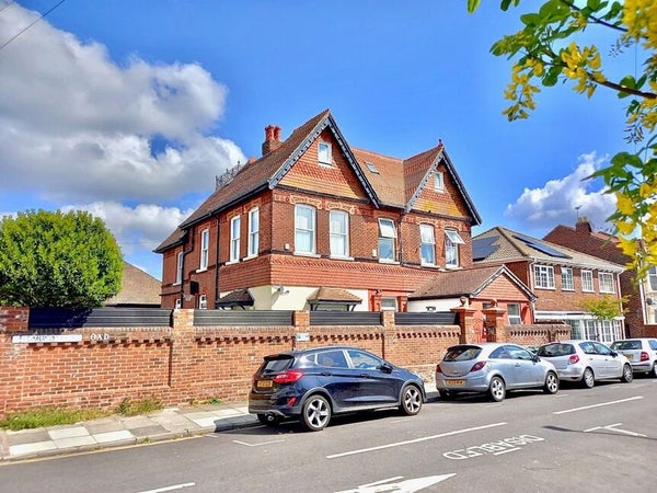 Flat Wheatstone Road in Portsmouth