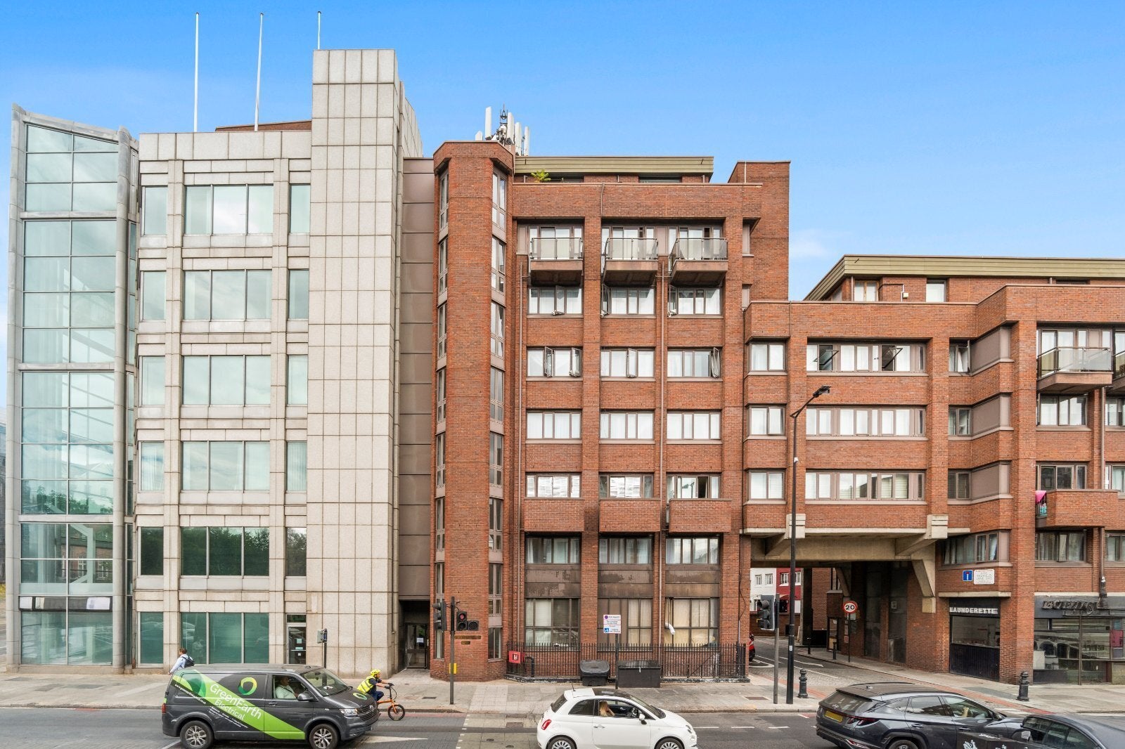 Flat Earl's Court Road in Greater London