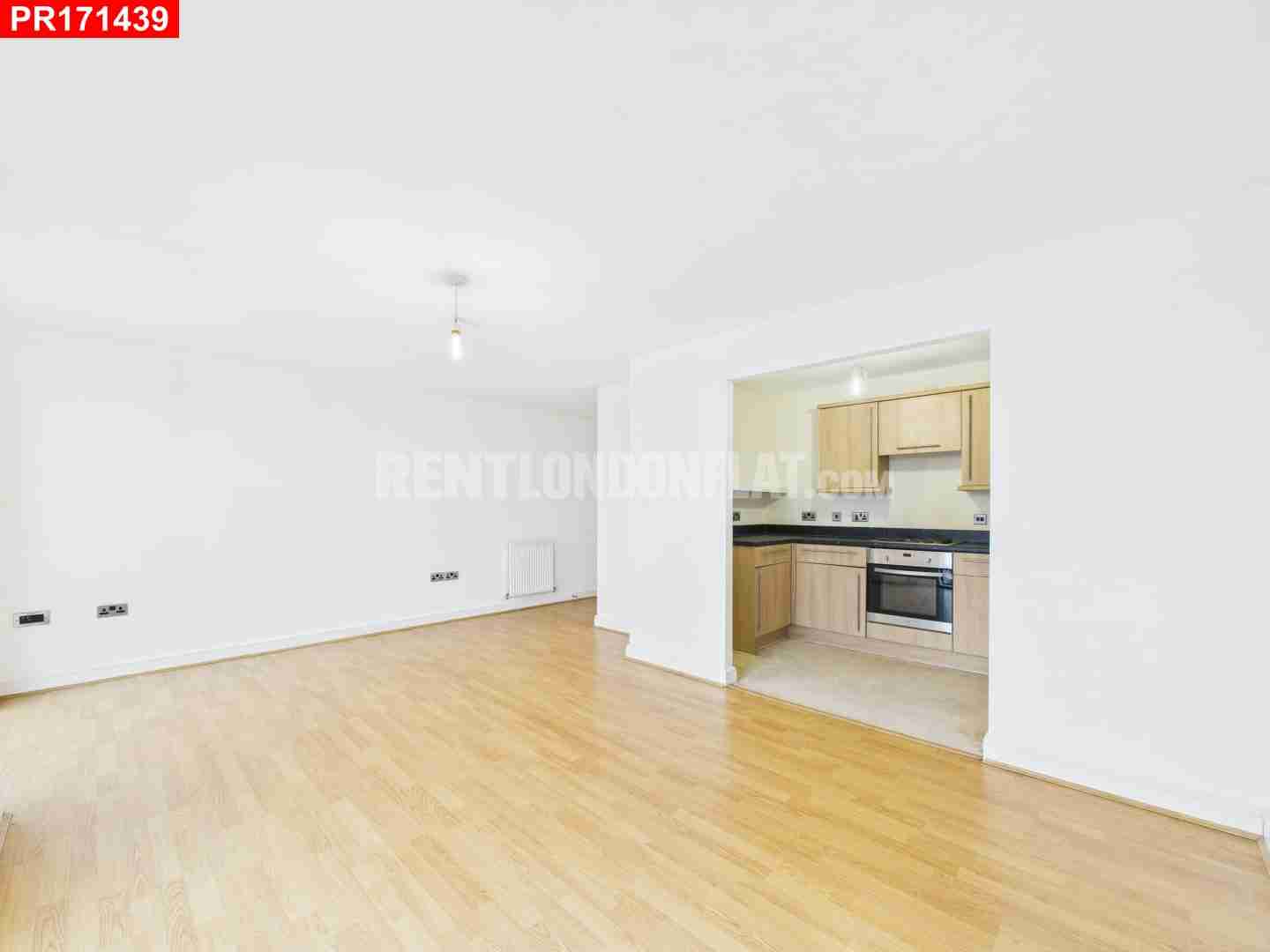 Flat Lingard Avenue in Greater London