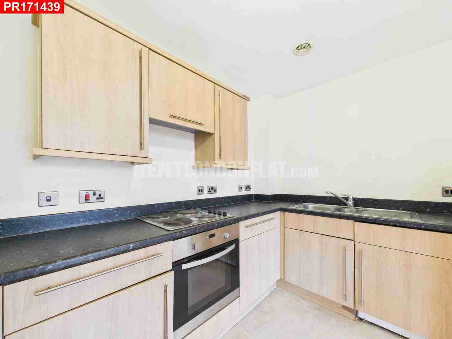 Flat Lingard Avenue in Greater London