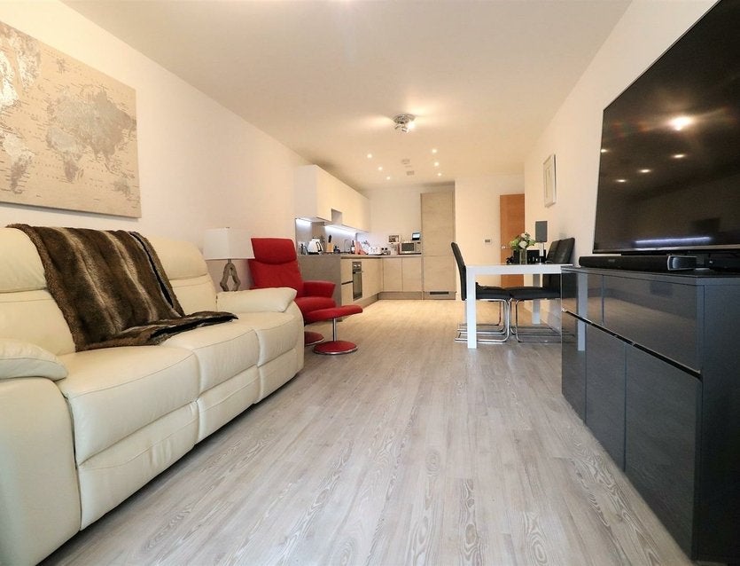 Flat Suffield Hill in High Wycombe