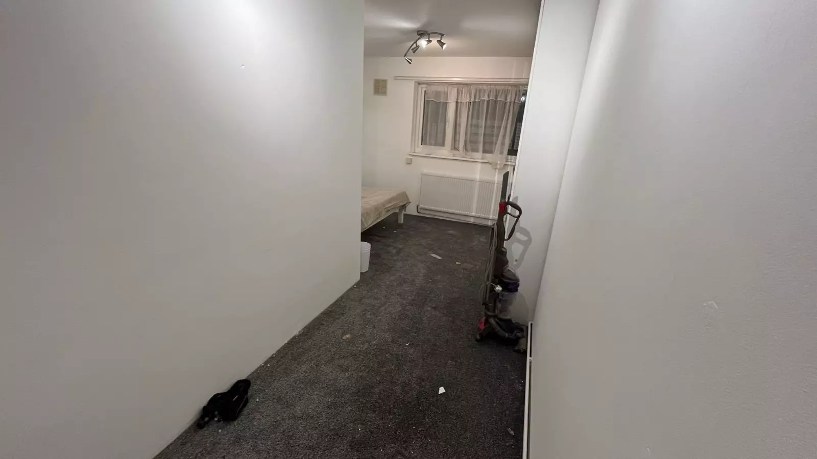 Room Sherwood Road in Greater London
