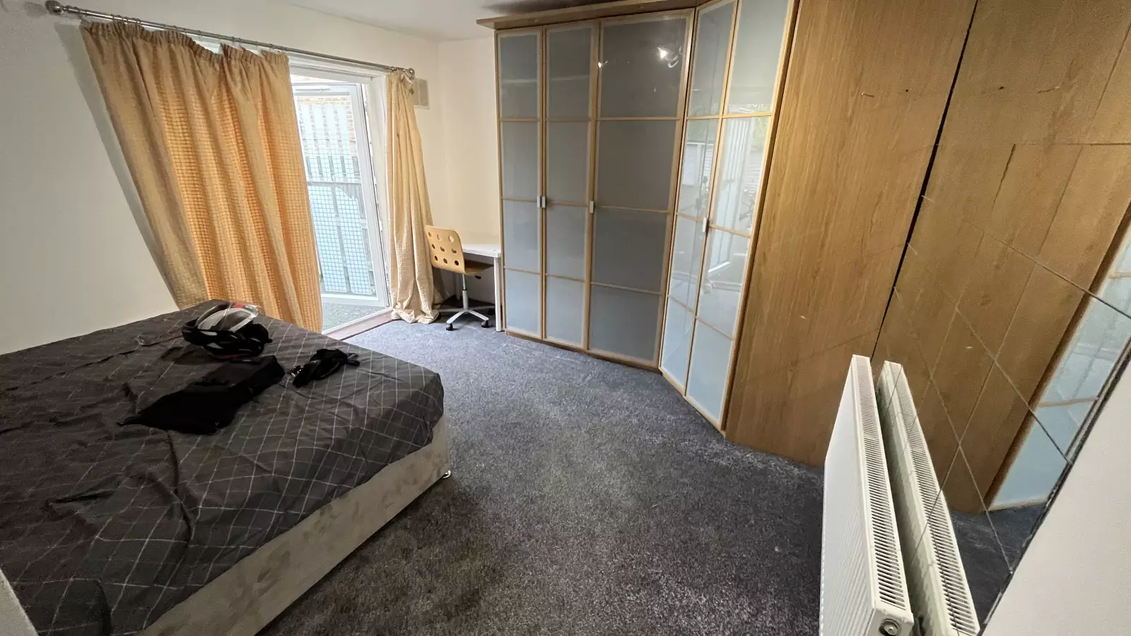 Room Sherwood Road in Greater London