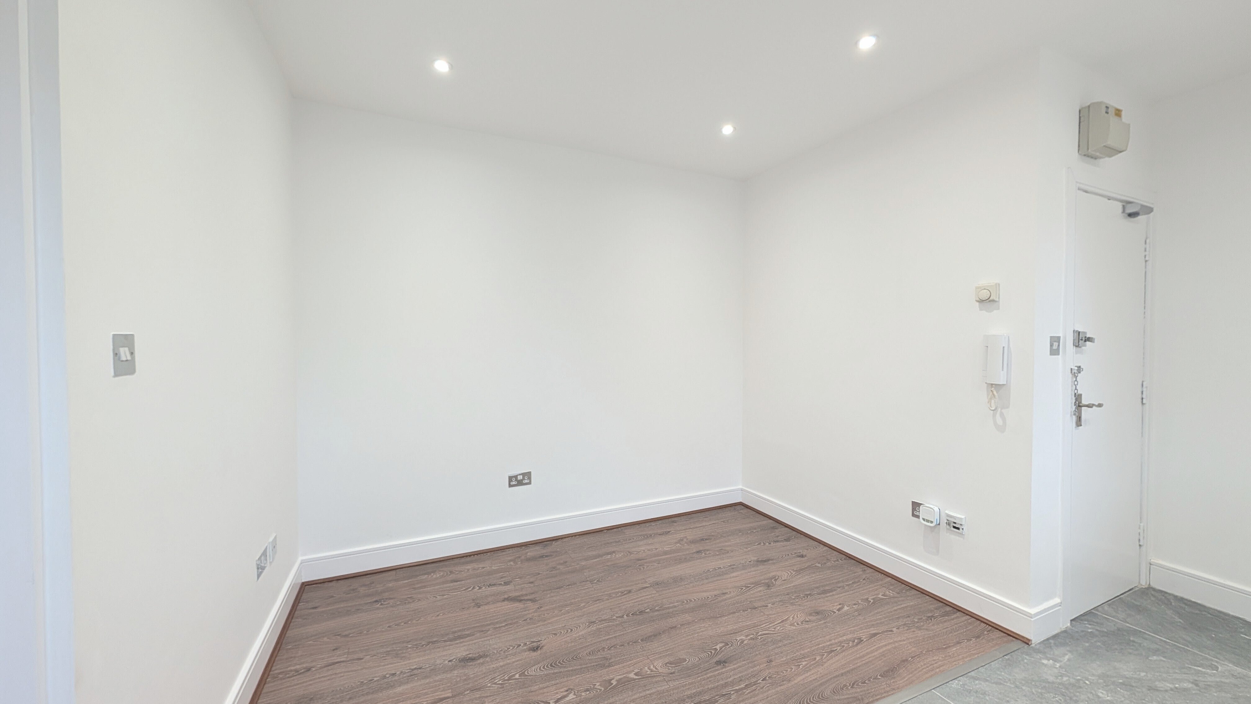 Flat Welldon Crescent in Greater London