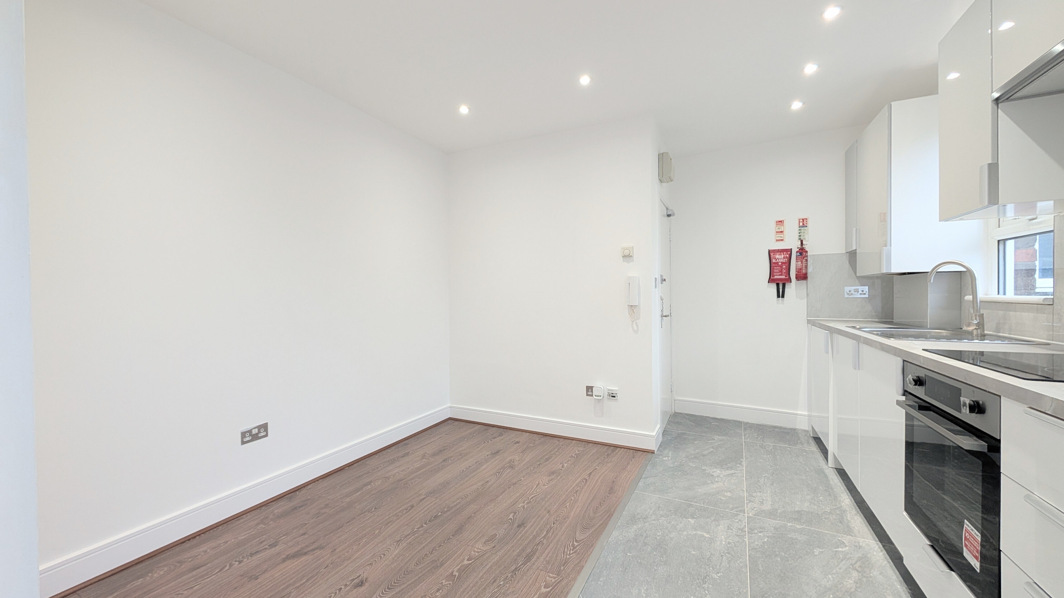 Flat Welldon Crescent in Greater London