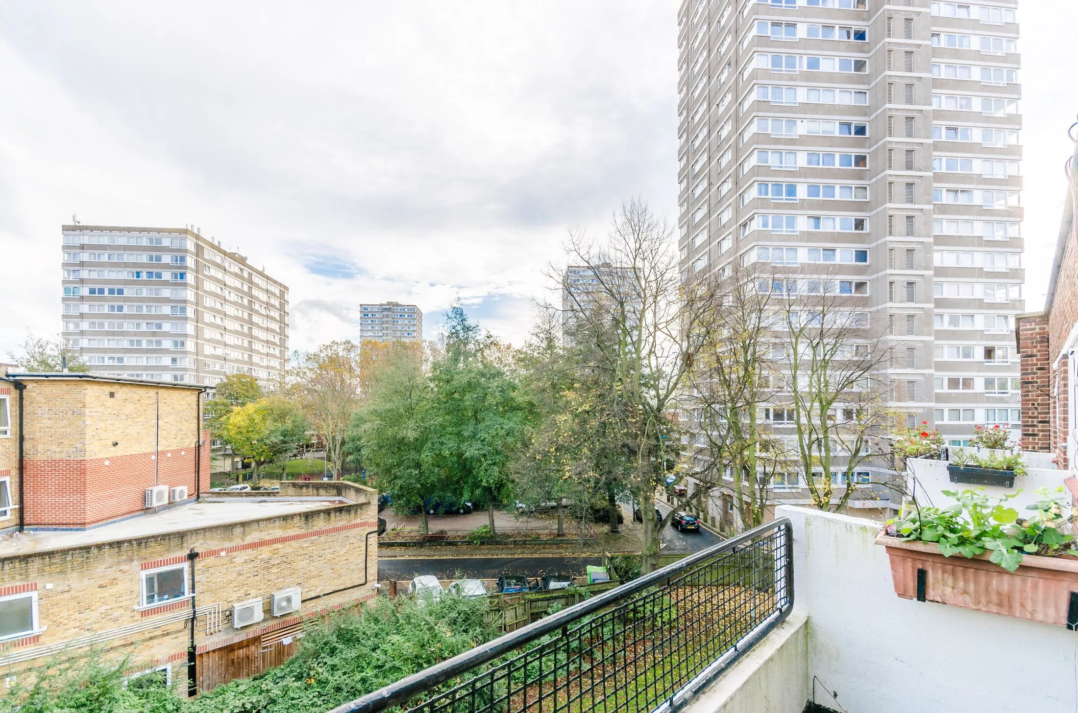 Flat Randall Close in Greater London