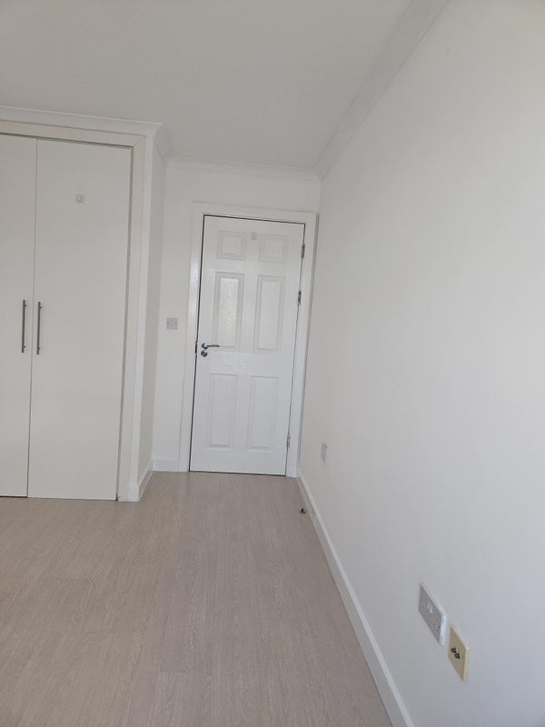 Flat Susannah Street in Greater London
