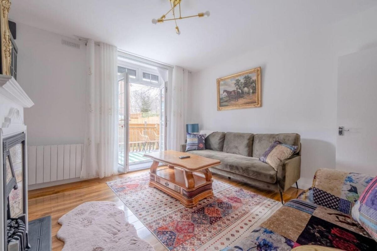 Flat Barnsbury Road in Greater London