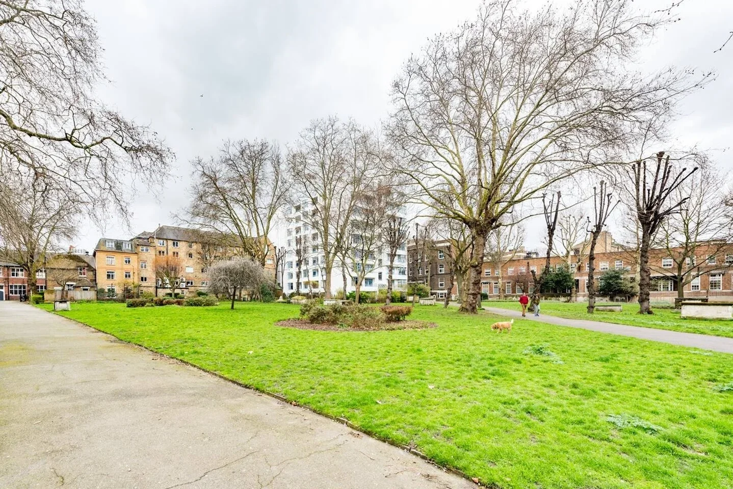 Flat Gray's Inn Road in Greater London