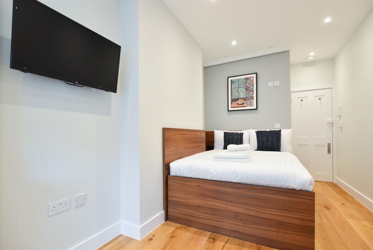 Flat Leinster Square in London