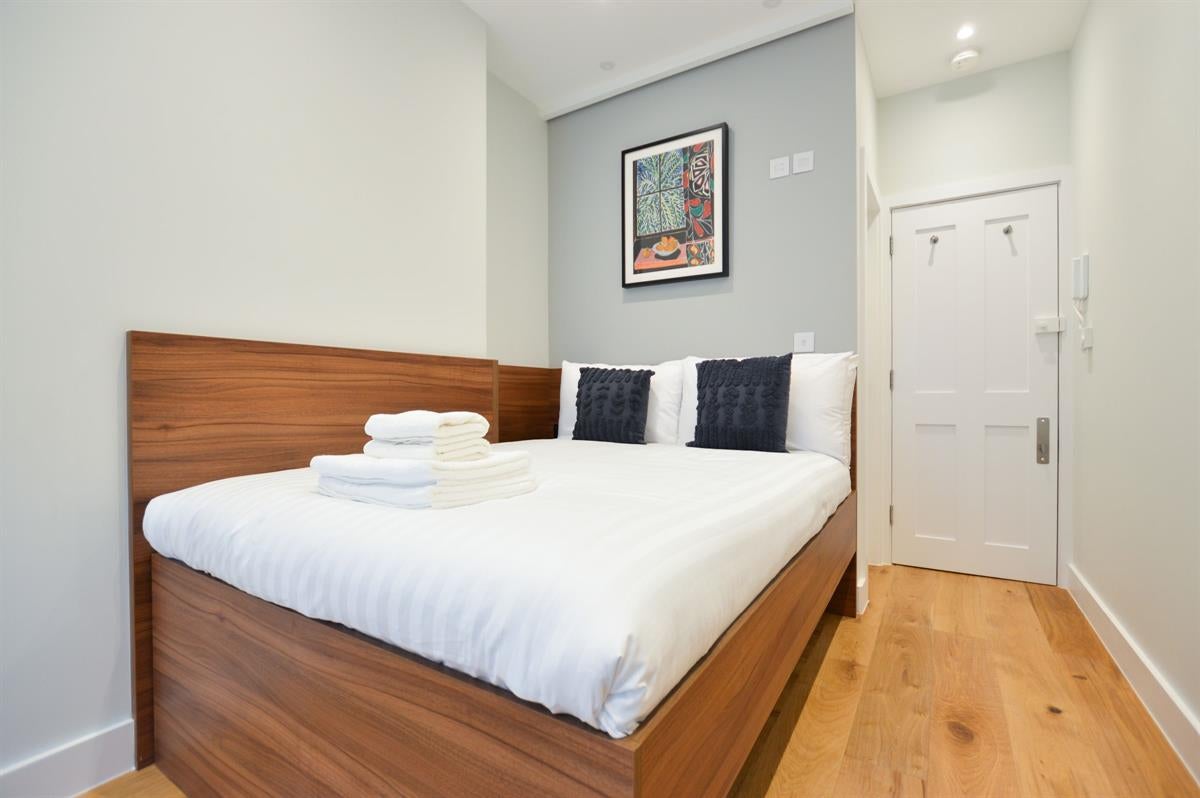 Flat Leinster Square in London