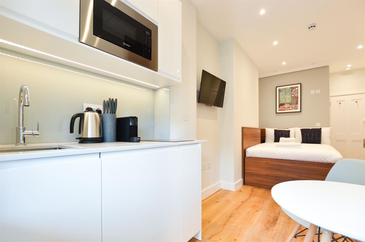 Flat Leinster Square in London