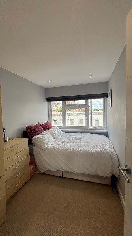 Room Shuttleworth Road in Greater London