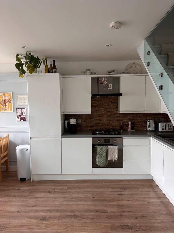 Room Shuttleworth Road in Greater London