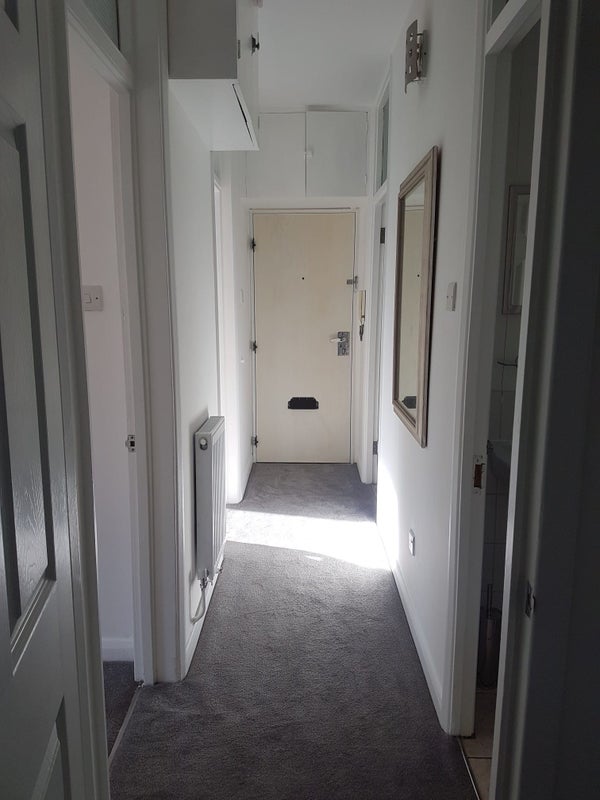 Room York Road in Greater London