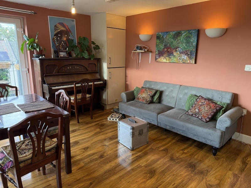 Room Canterbury Road in Greater London