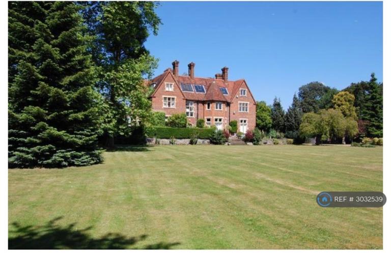 Flat Old Rectory Lane in Denham