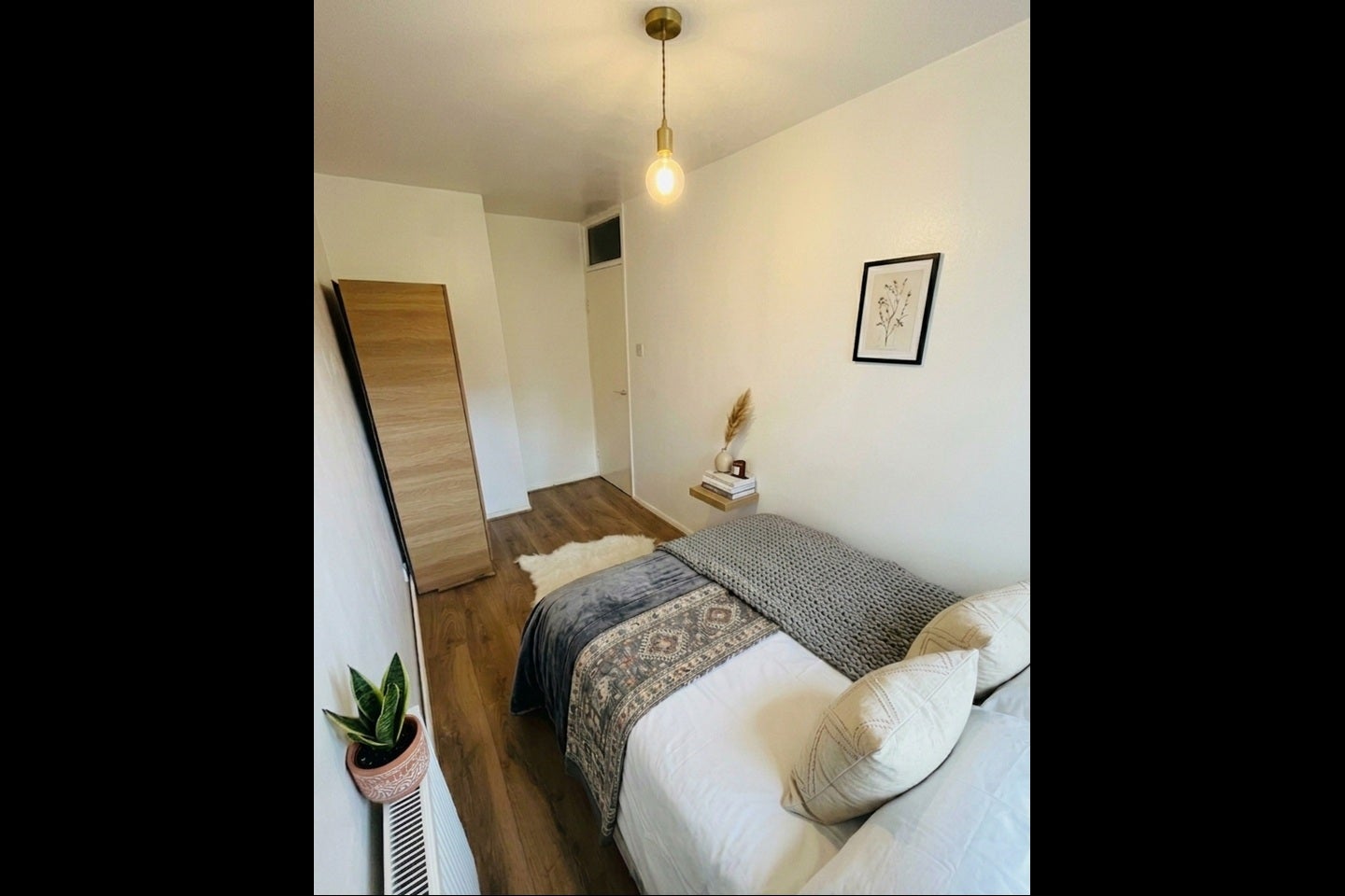 Room Bruckner Street in City of Westminster