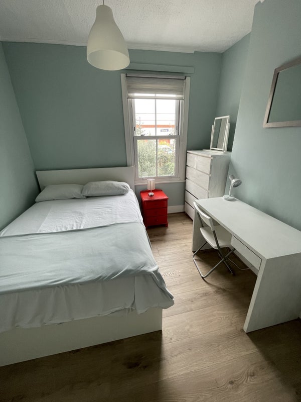 Room Gosterwood Street in Greater London