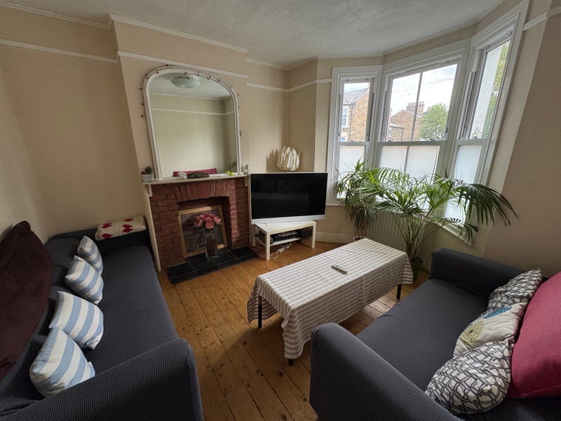 Room Gosterwood Street in Greater London
