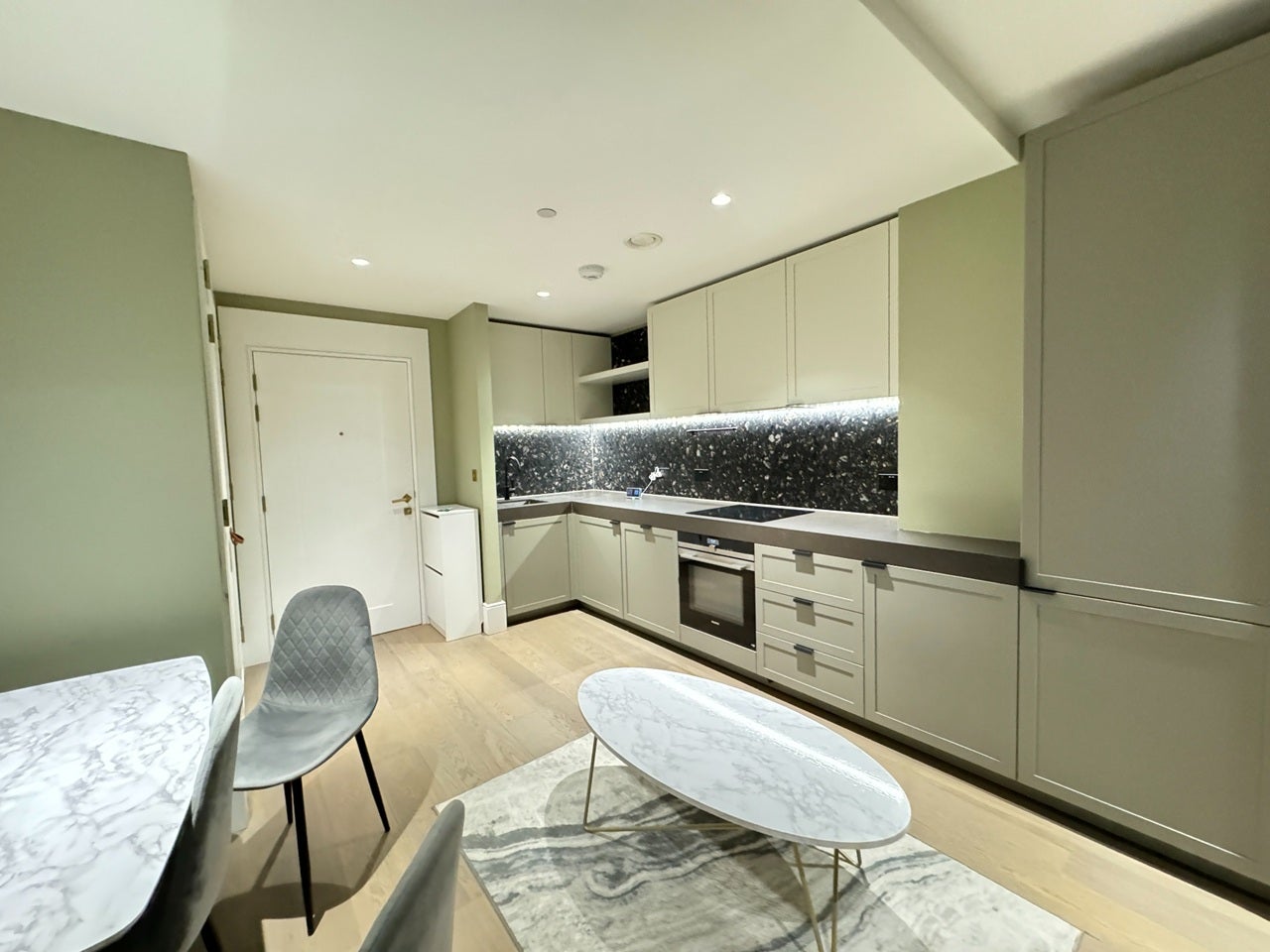 Flat Cutter Lane in Greater London