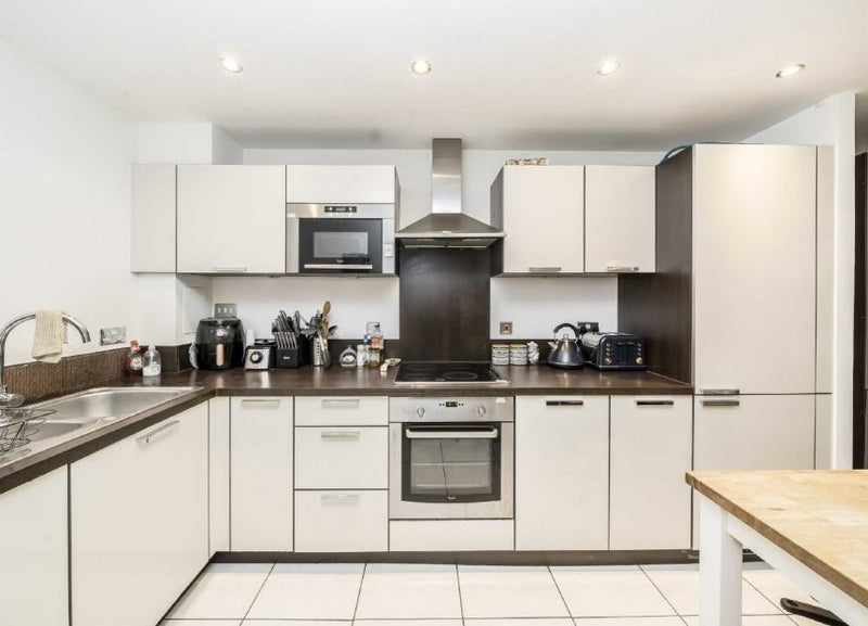 Room Needleman Street in Greater London