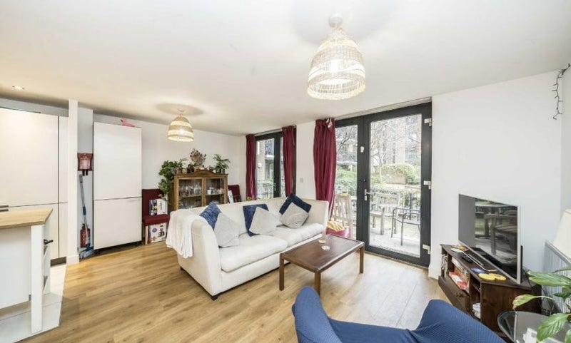 Room Needleman Street in Greater London